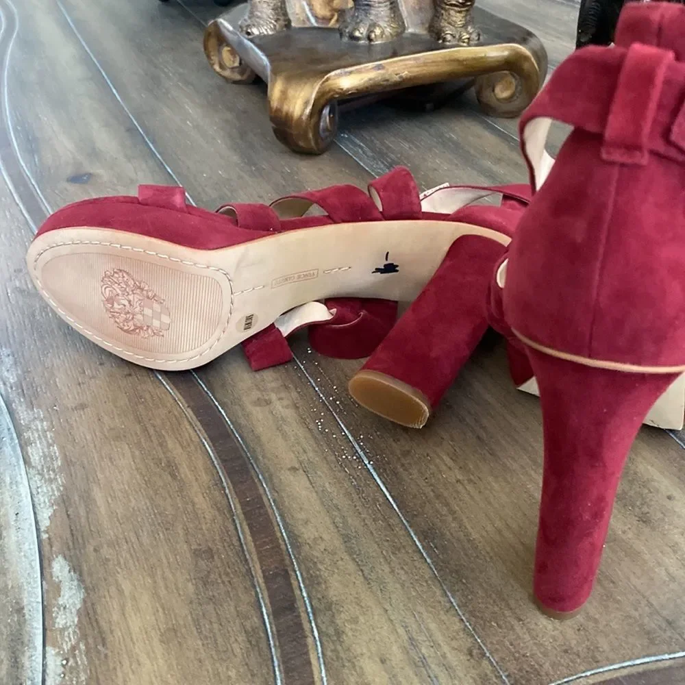 ❤️ Vince Camuto Velvet Heels❤️